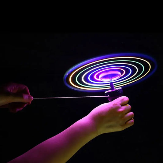 Bambini Luminosi Disco Volante Elica Giocattoli Illuminazione A LED Tirare La Stringa Volante UFO Giocattolo Trottola Gioco All'aperto Giocattolo Sportivo Regalo