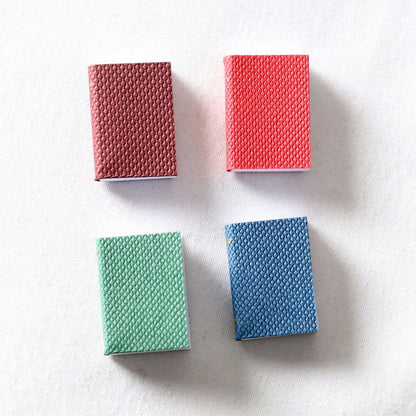 4 pz/set 1/12 casa delle bambole in miniatura Mini libri modello accessori per mobili divertente libreria libro da uomo piccolo