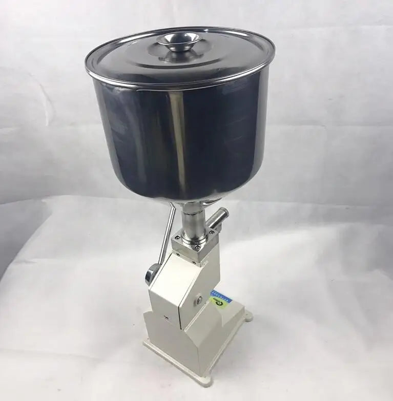 Riempitrice Manuale Per Bottiglie Liquide Modello A03 Con Ugelli Da 4 Mm E 8 Mm Velocità 5-30 Bottiglie Al Minuto