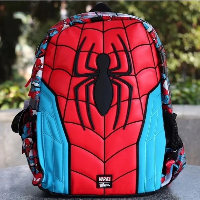 Zaino Scolastico Marvel Australiano, Grande Capacità, Leggero, con Borsa Pranzo e Charm da Collezione, Serie Regalo con Ornamenti