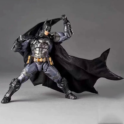 Nuovo KAIYODO Incredibile Yamaguchi Revoltech Batman Arkham Knight Ver. Gk Figure Action Figure Modello da collezione Giocattoli Regalo per bambini