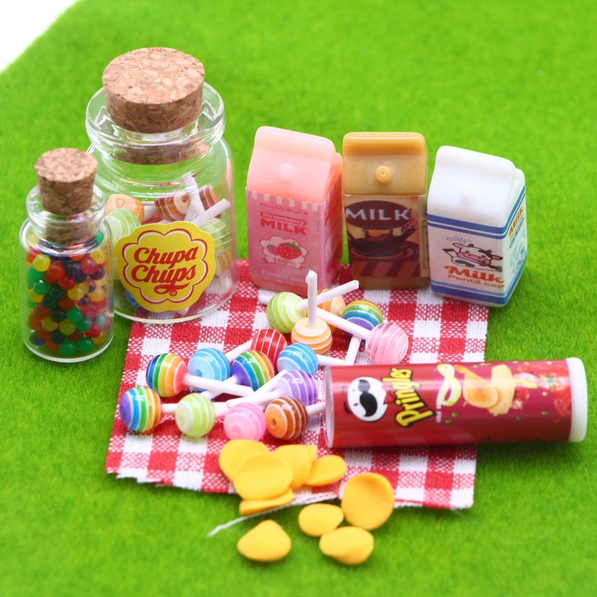 Set Accessori Cucina Miniatura Per Casa Delle Bambole Bevande Cibo Patatine Bottiglie Lecca Lecca Barattoli Decorativi