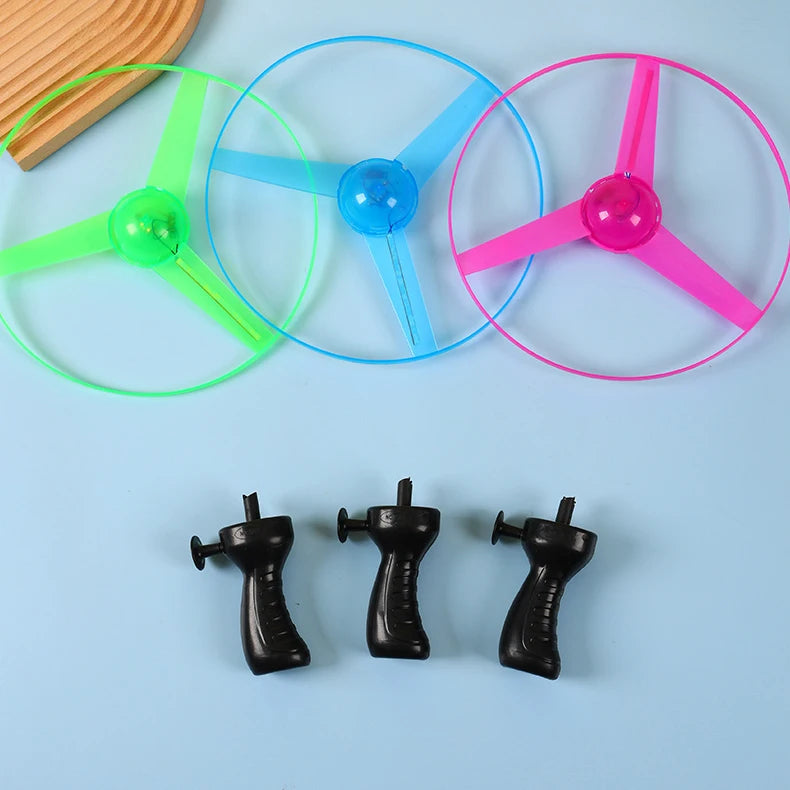 Bambini Luminosi Disco Volante Elica Giocattoli Illuminazione A LED Tirare La Stringa Volante UFO Giocattolo Trottola Gioco All'aperto Giocattolo Sportivo Regalo