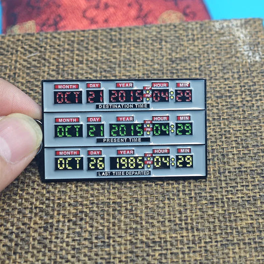 Portachiavi Time Machine Smaltato Ritorno al Futuro Regalo per Appassionati di Fantascienza Classica