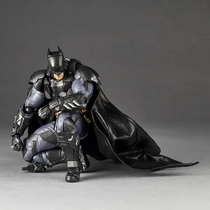 Nuovo KAIYODO Incredibile Yamaguchi Revoltech Batman Arkham Knight Ver. Gk Figure Action Figure Modello da collezione Giocattoli Regalo per bambini
