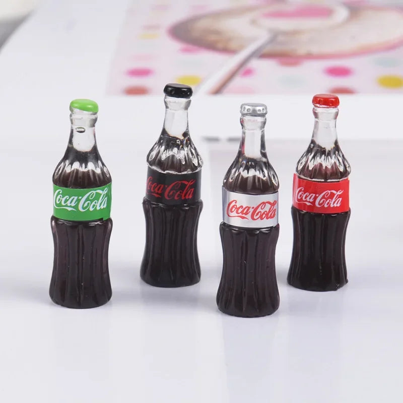 Set 4 Pezzi Cola Drink Mini Realistico 32mm Per Casa Delle Bambole Decorazione 1 12