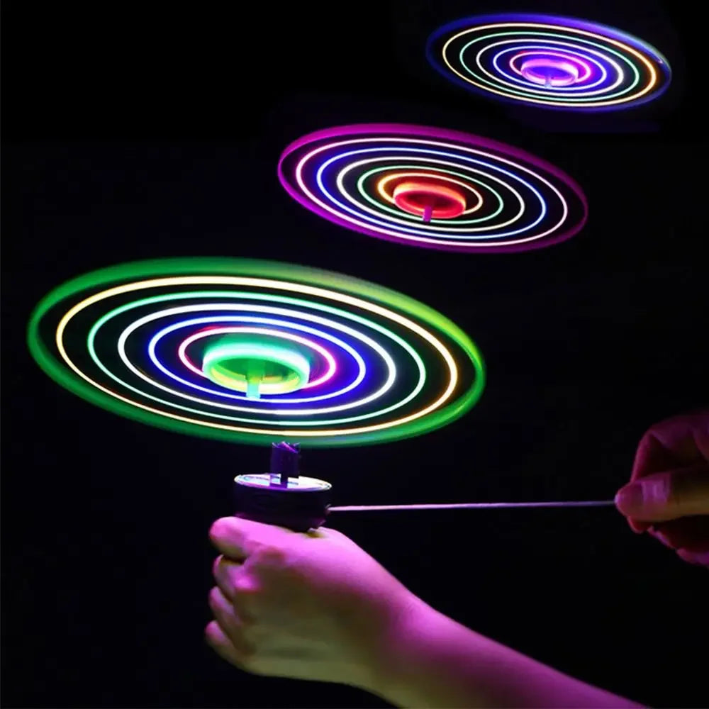 Bambini Luminosi Disco Volante Elica Giocattoli Illuminazione A LED Tirare La Stringa Volante UFO Giocattolo Trottola Gioco All'aperto Giocattolo Sportivo Regalo